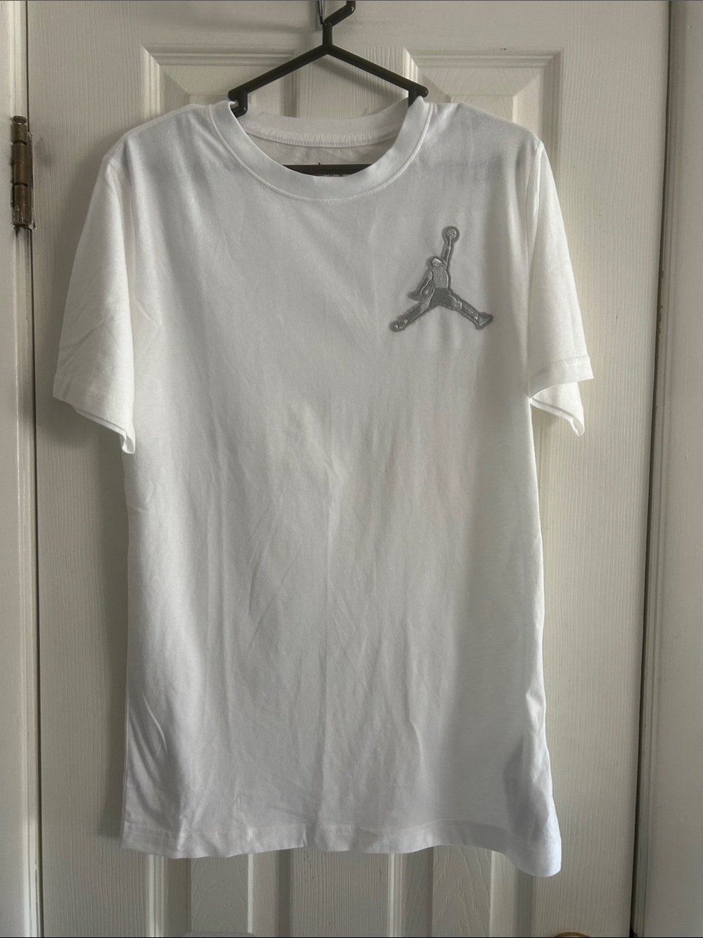 JORDAN CREWNECK TEE W SILVER JUMPMAN PATCH SIZE XL (13-15) NWOT